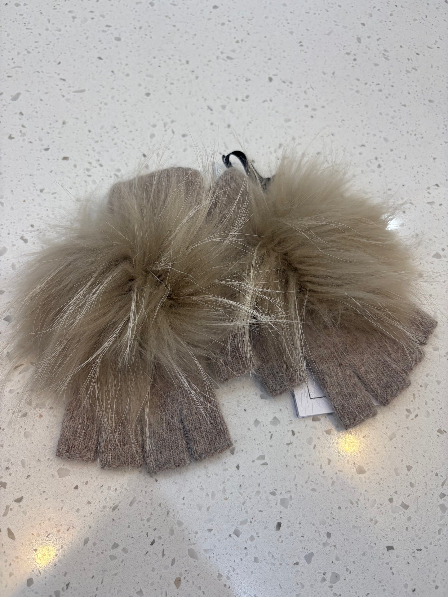 LINDA RICHARDS POM FINGERLESS GLOVES