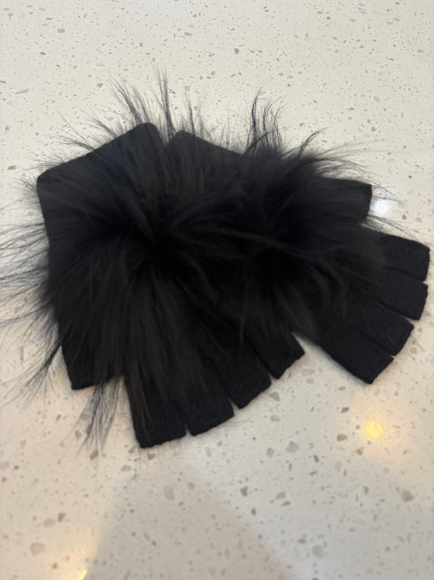 LINDA RICHARDS POM FINGERLESS GLOVES