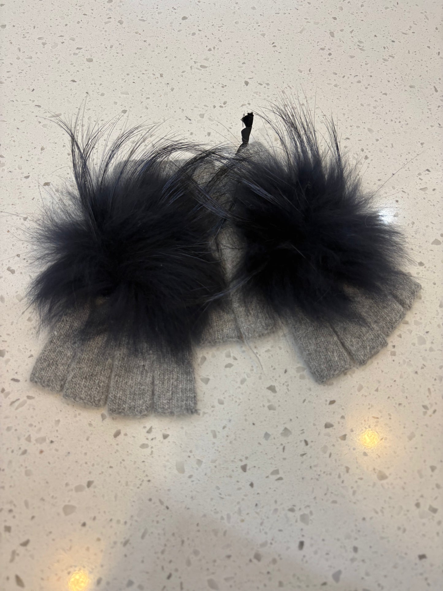 LINDA RICHARDS POM FINGERLESS GLOVES