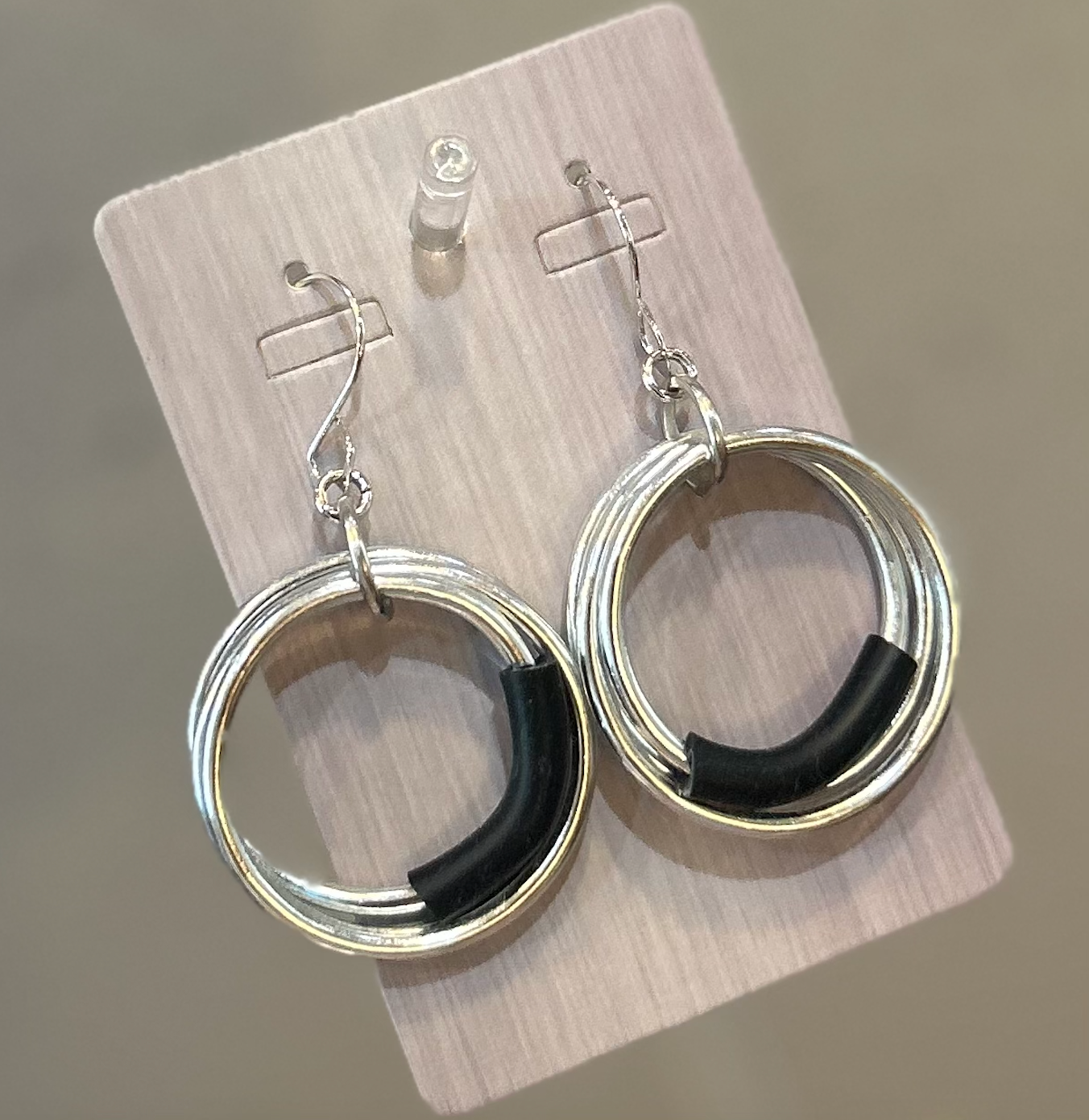 OC KUDOS EARRINGS