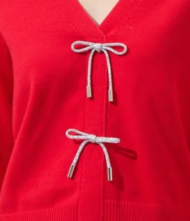 SKIES ARE BLUE THE MISTLETOE MOMENT SWEATER