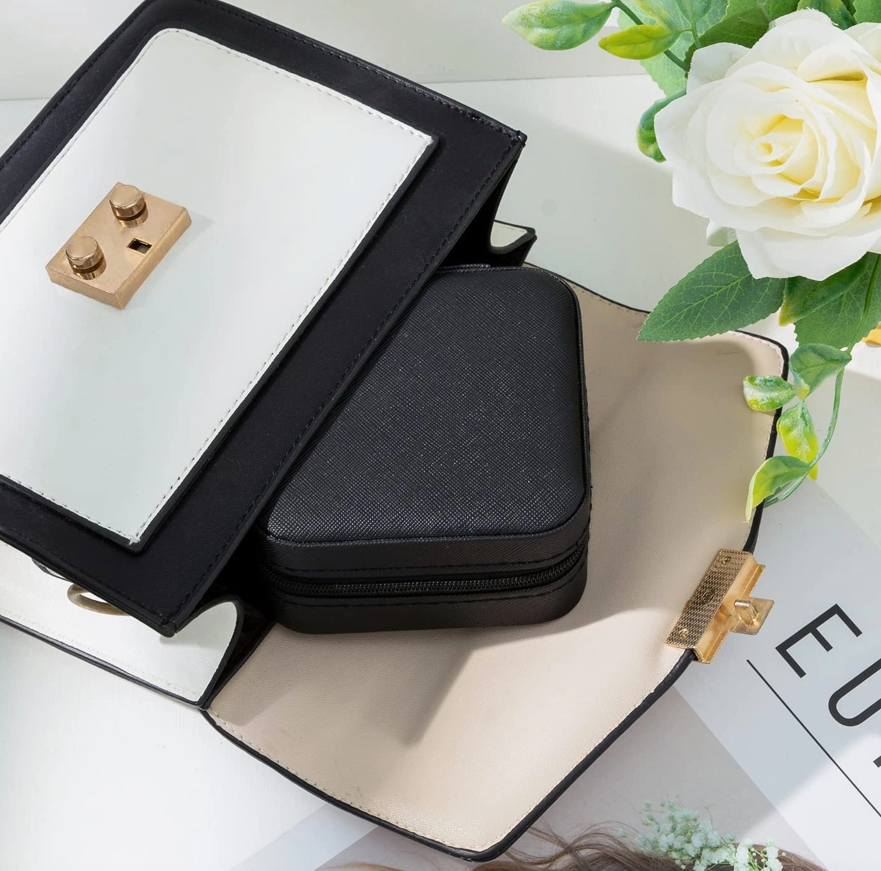 MAGNIFIQUE HEARTS JEWELRY CASE
