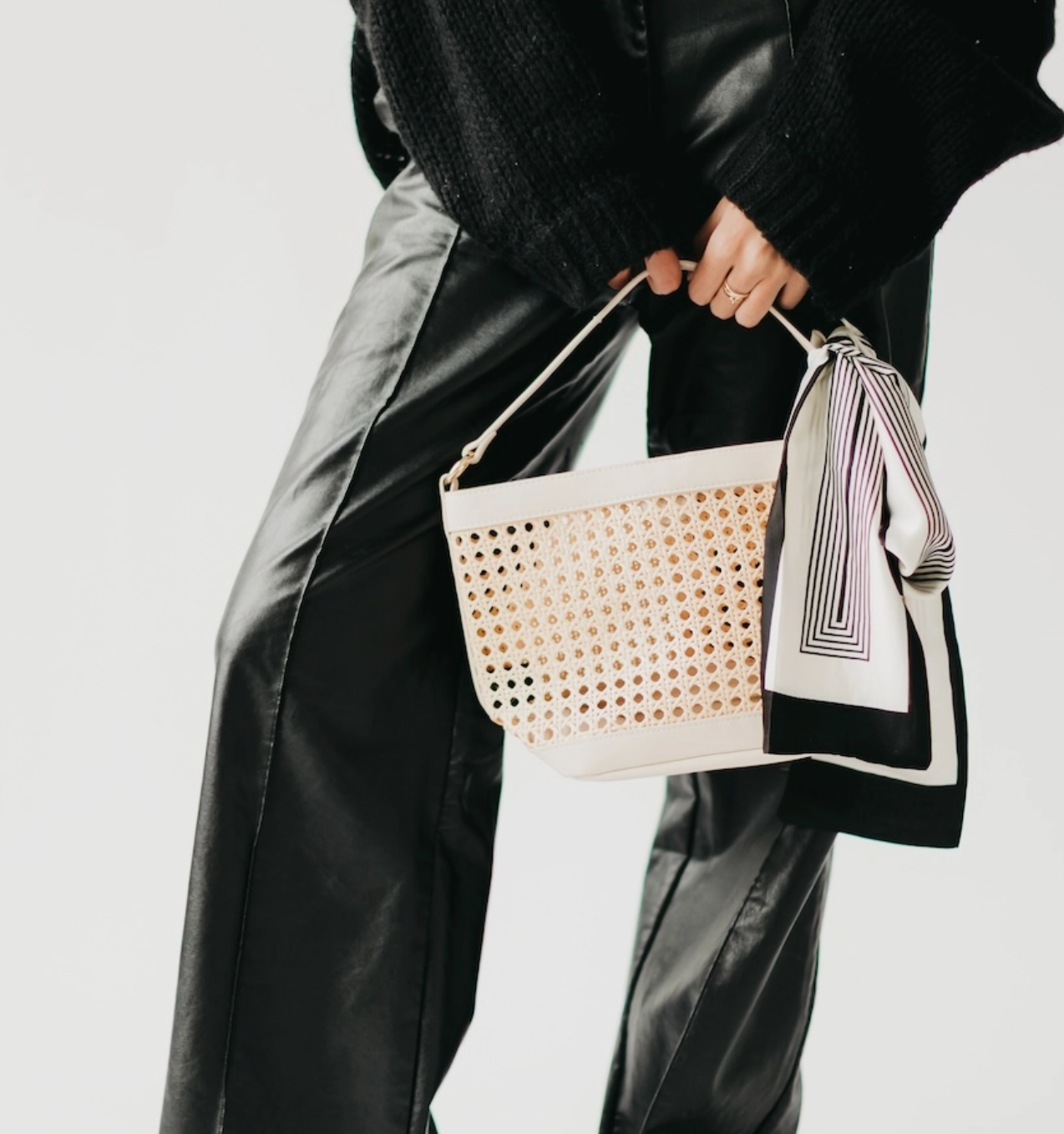 PRETTY SIMPLE BRYCE BUCKET BAG