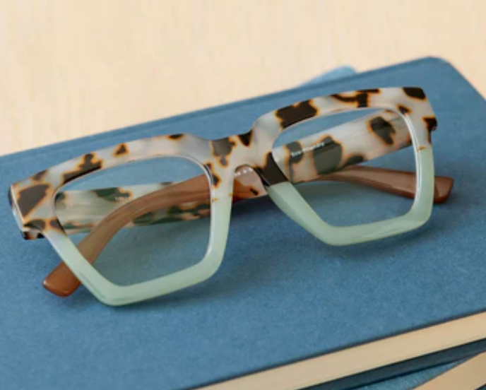 PEEPERS TAKE A BOW READERS