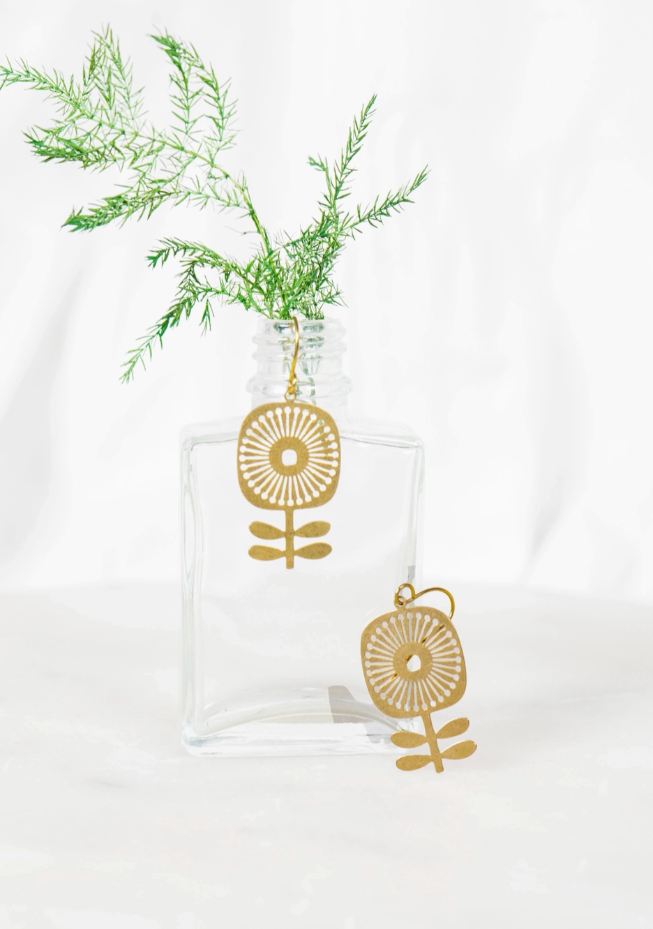 PETER + JUNE GOLDEN HOUR DNAGLE EARRINGS