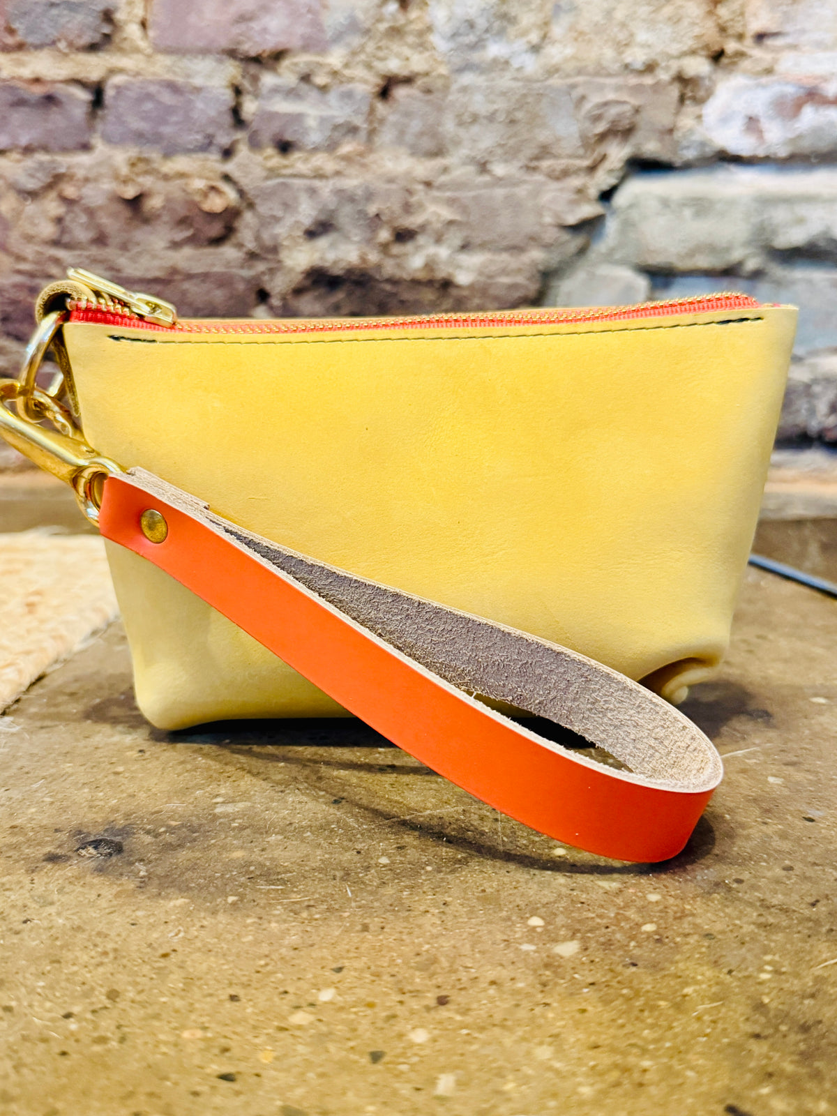 WOLF LEATHER TRAVEL CASE