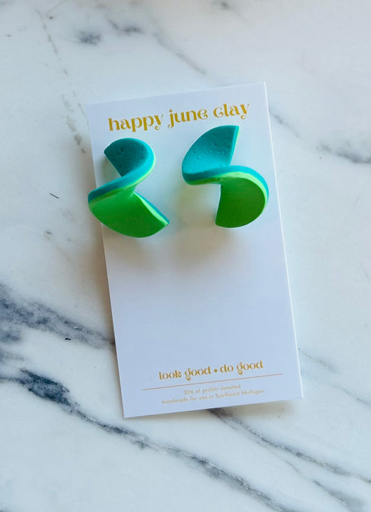 HAPPY JUNE CLAY TWISTY STUD