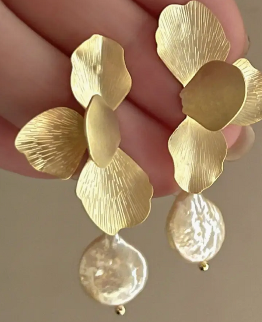ACCITY PETALS FALLING EARRINGS