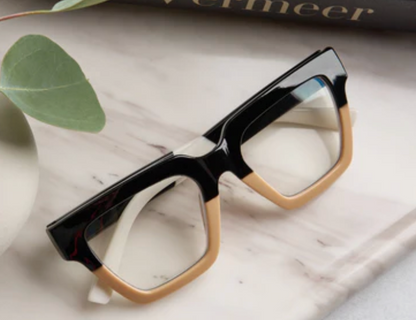 PEEPERS TAKE A BOW READERS