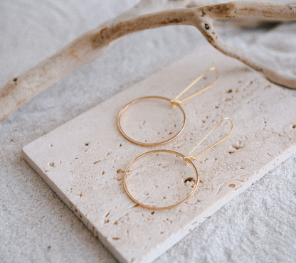 CECELIA DESIGNS JEWELRY JENNY HOOP EARRING