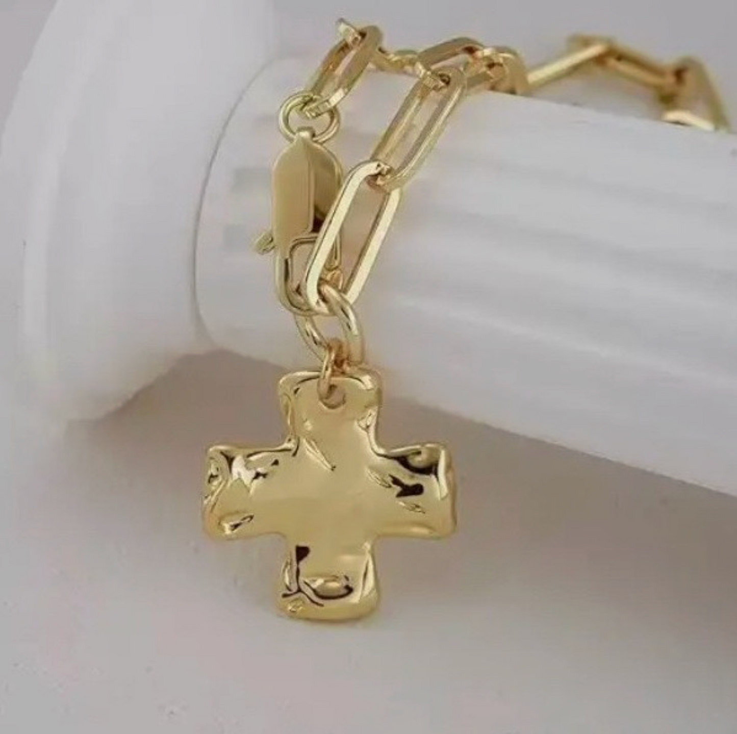 JOSSLYN HAMMERED CROSS PENDANT