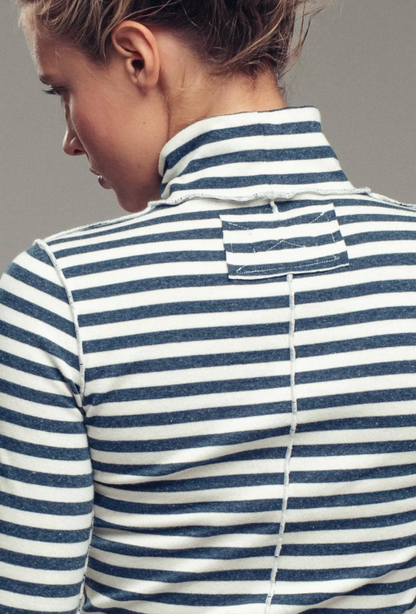 URBAN DAIZY TOMMI KNIT TOP
