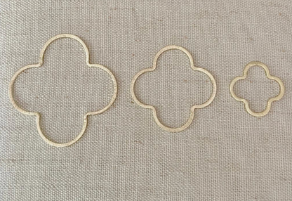 SUMMER LOVE OPEN CLOVER EARRINGS