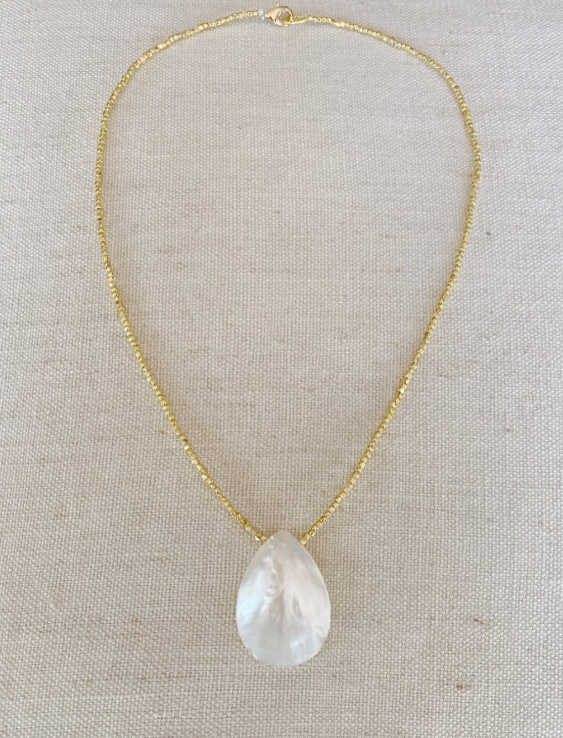 SUMMER LOVE MOTHER OF PEARL NECKLACE