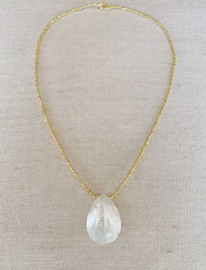 SUMMER LOVE MOTHER OF PEARL NECKLACE