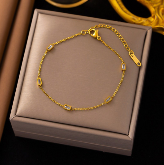 JOSSLYN EMERALD CUT GEM BRACELET