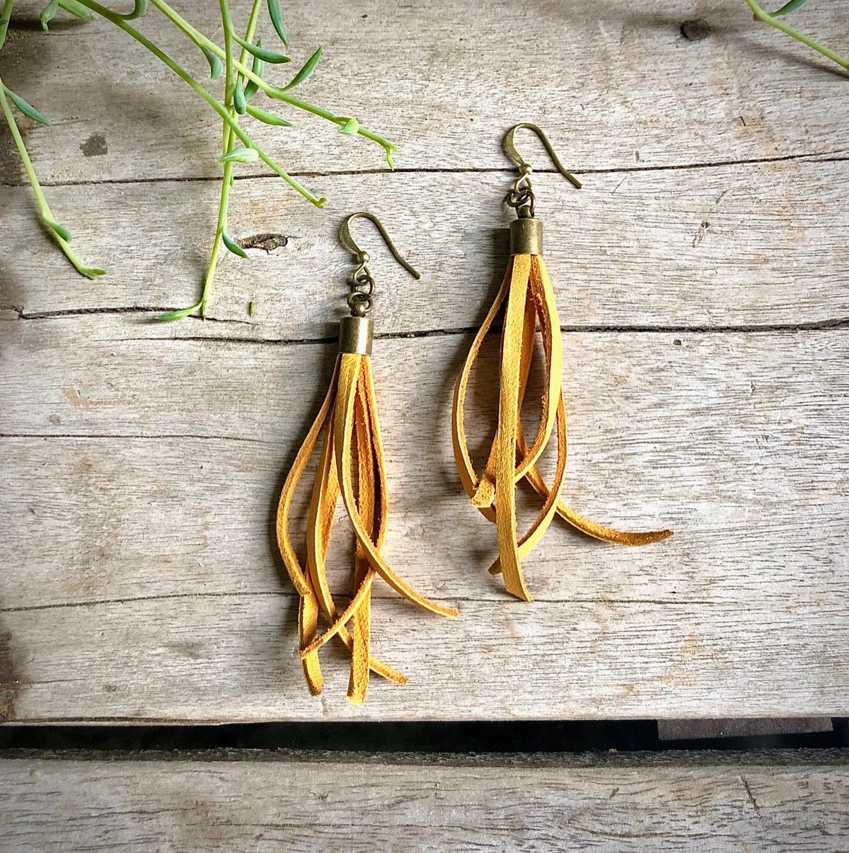 ASTALI MINI TASSEL EARRINGS