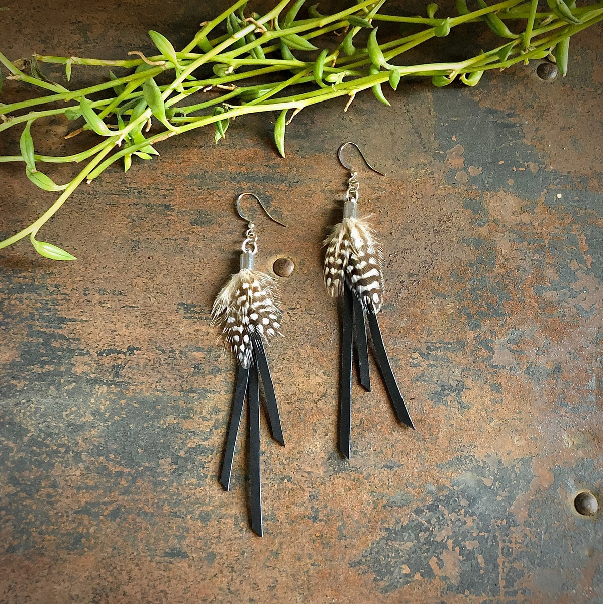 ASTALI MINI FEATHER EARRINGS