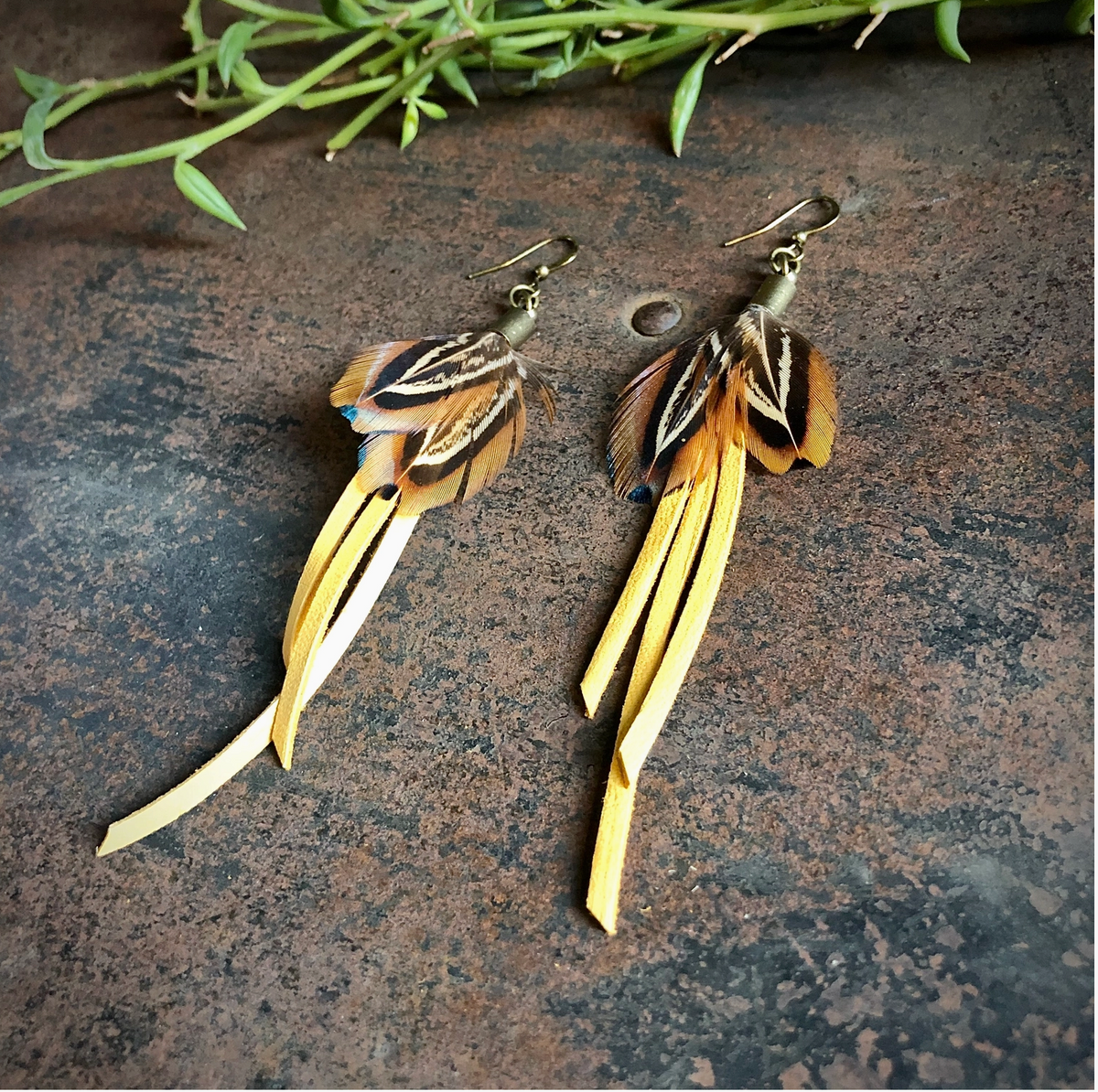 ASTALI MINI FEATHER EARRINGS