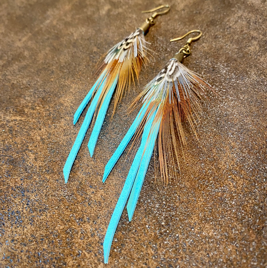 ASTALI MINI FEATHER EARRINGS