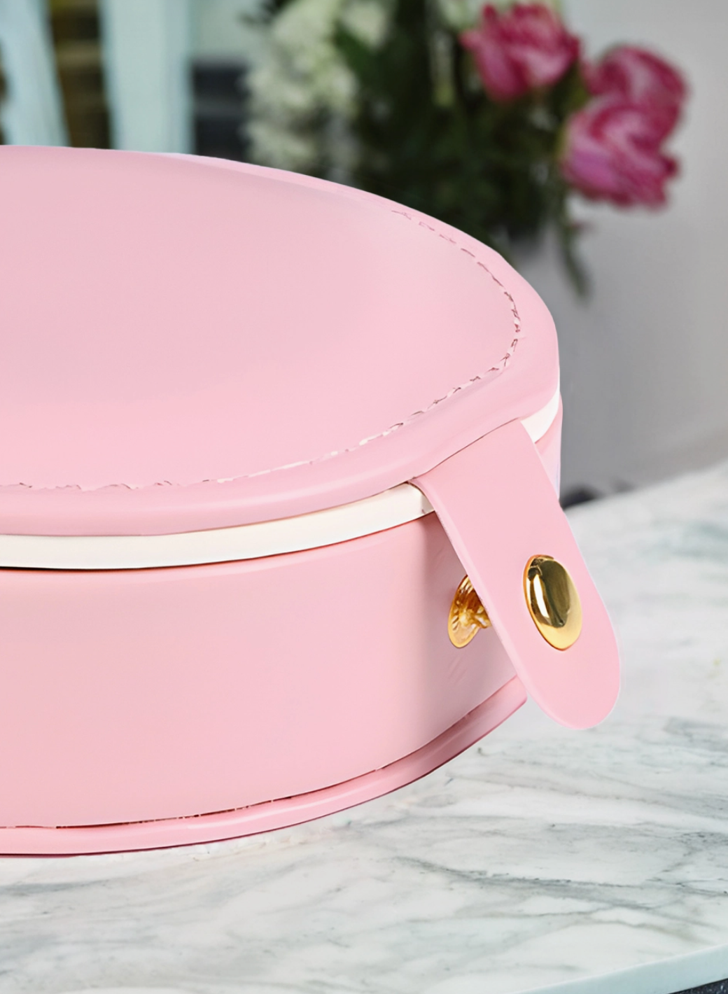 1 THE WOMAN JEWELRY CASE