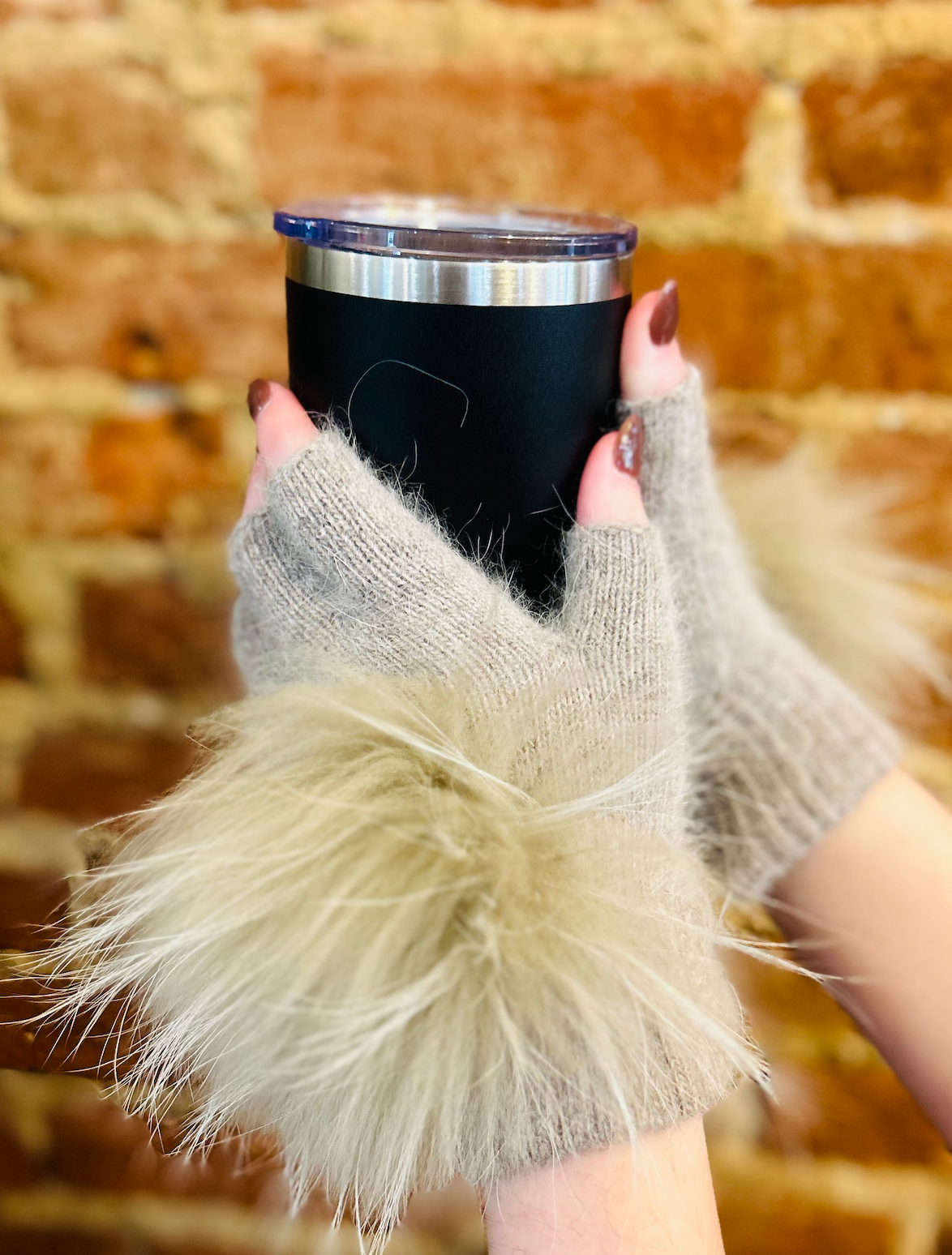 LINDA RICHARDS POM FINGERLESS GLOVES