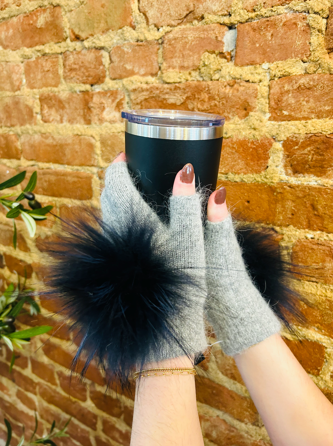 LINDA RICHARDS POM FINGERLESS GLOVES