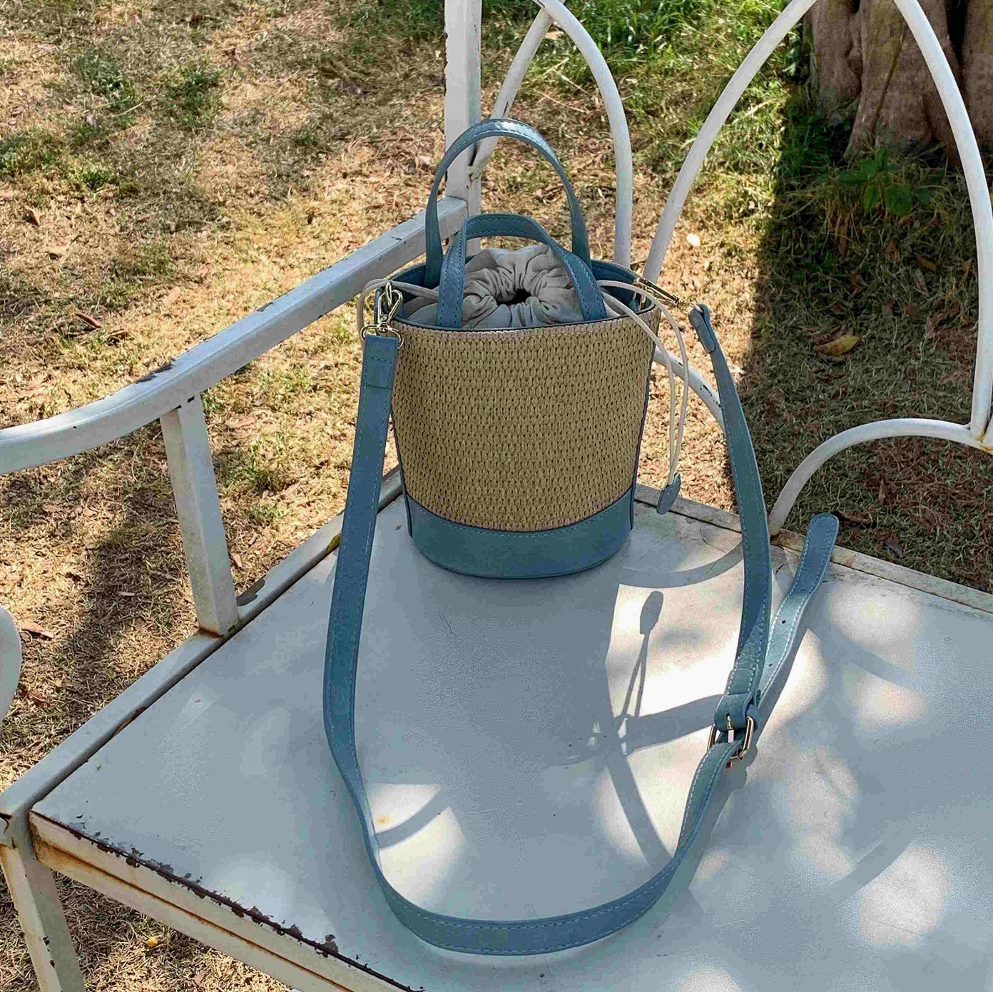 PRETTY PERSUASIONS STRAW BUCKET BAG