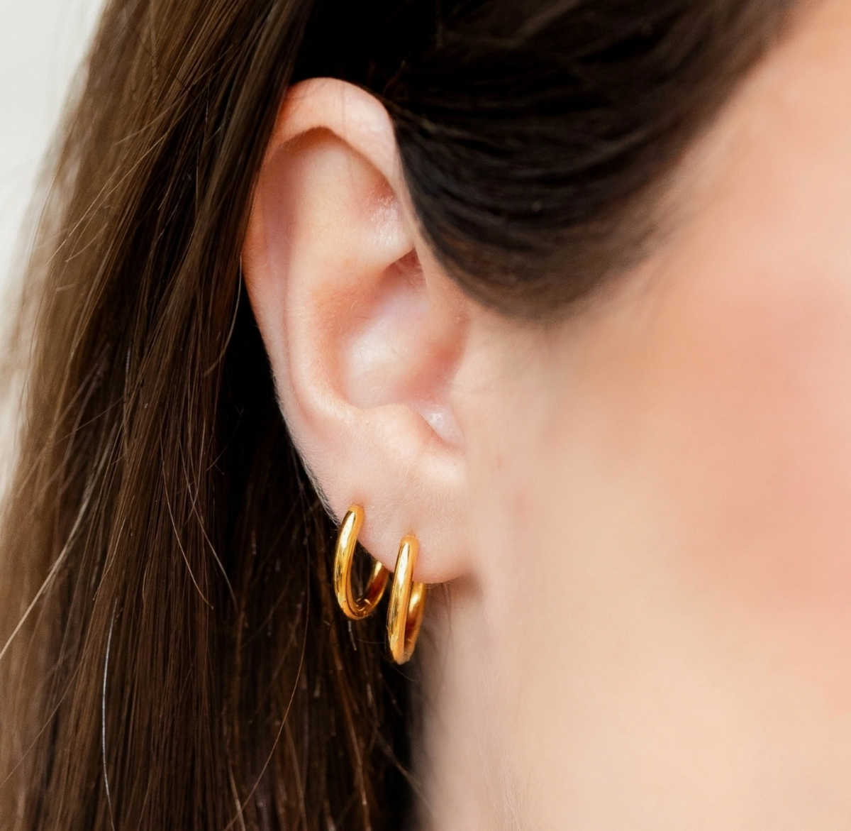 SPLENDID IRIS HUGGIE HOOP EARRINGS
