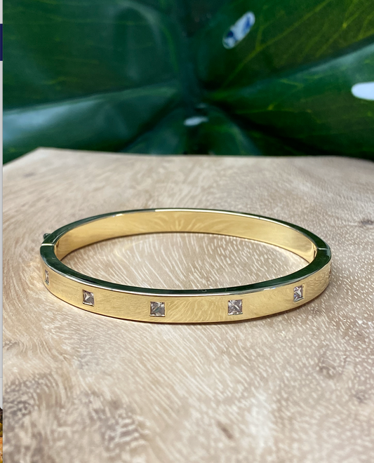 BE-JE DESIGNS GOLD SQUARE BRACELET