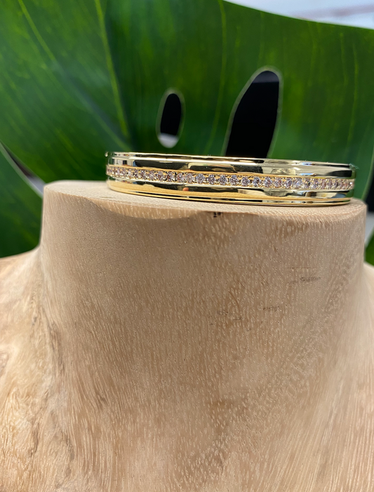 BE-JE DESIGNS GOLD BANGLE WITH PAVE STRIPE